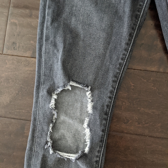 Distressed Grey Levi High Rise Skinny - Picture 7 of 8